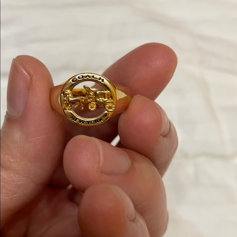 Coach Horse and Carriage Ring